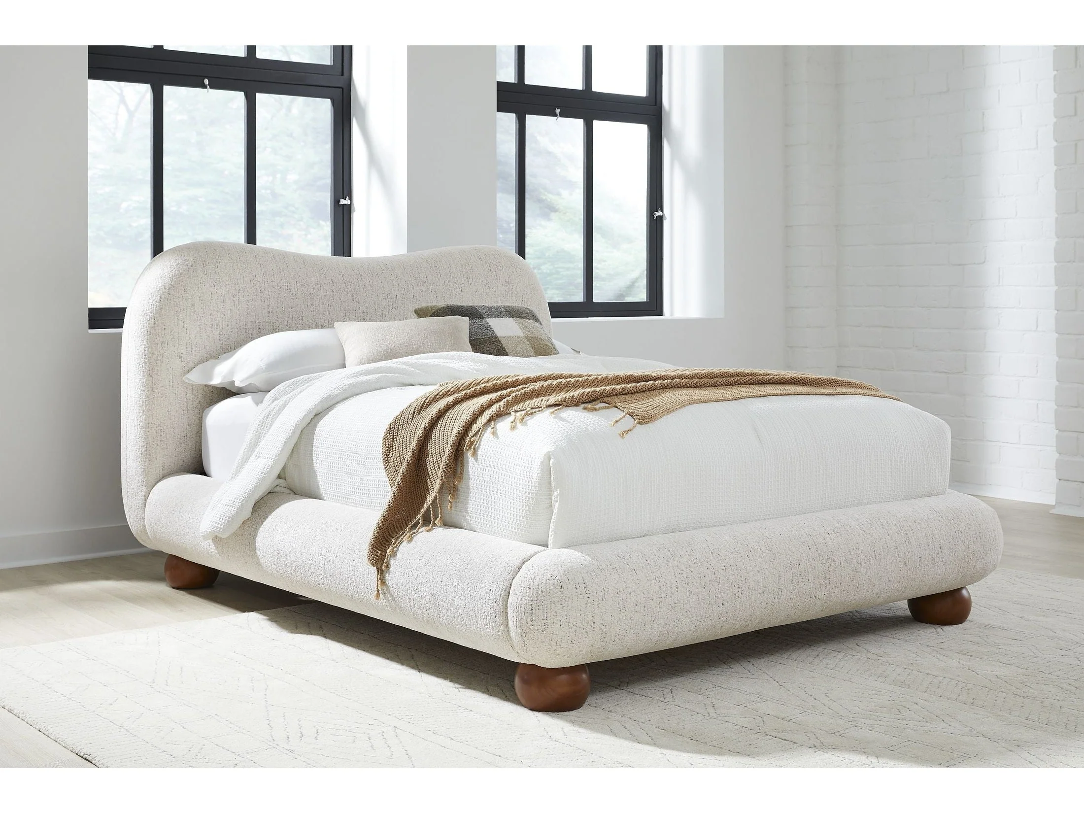 Afra Chinchilla Queen Chenille Upholstered Wood Leg Platform Bed