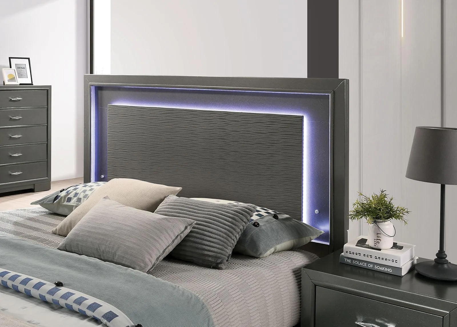 Alison Metallic Gray Full Bed - Image 3