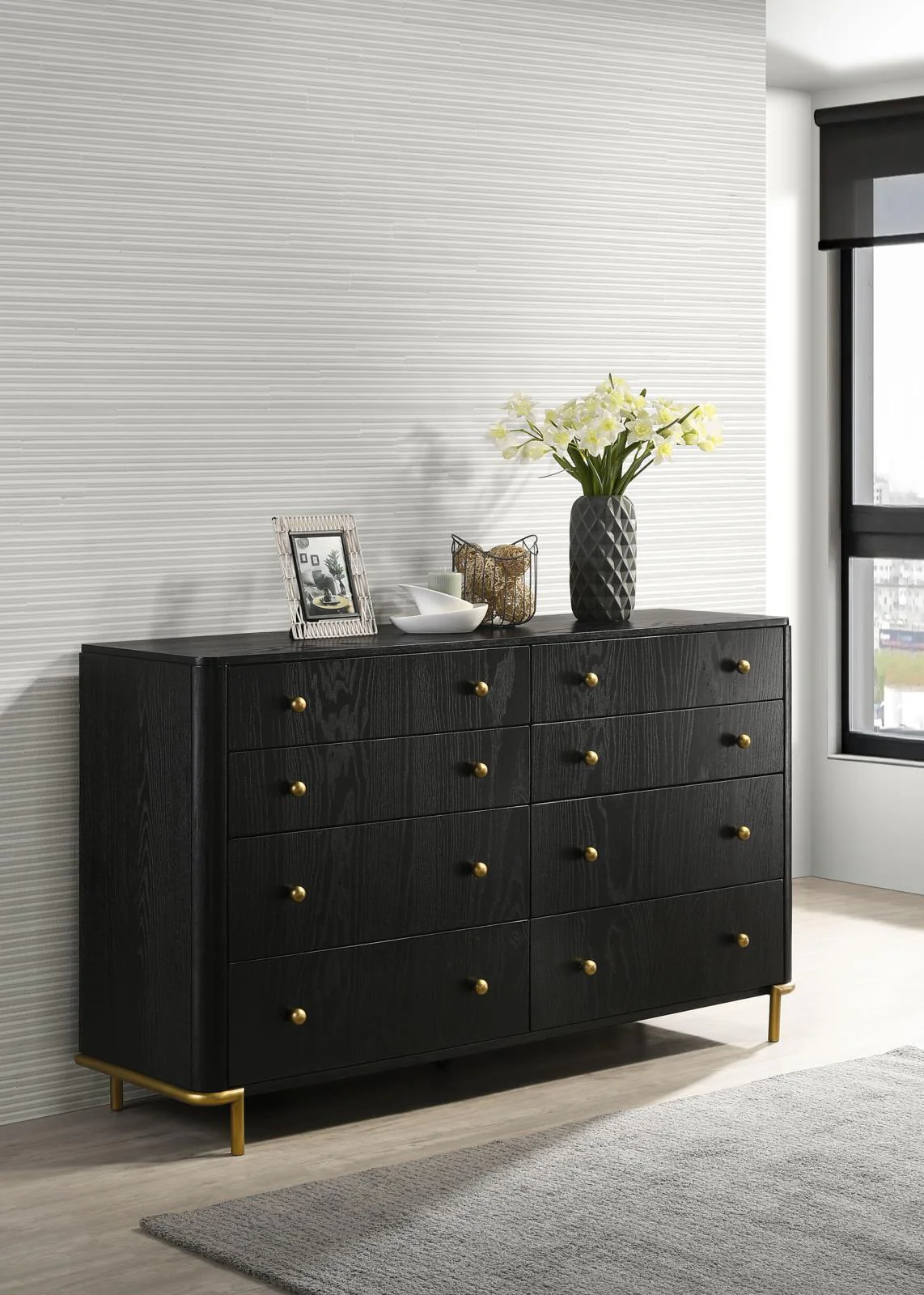 Arini Black 8-drawer Bedroom Dresser