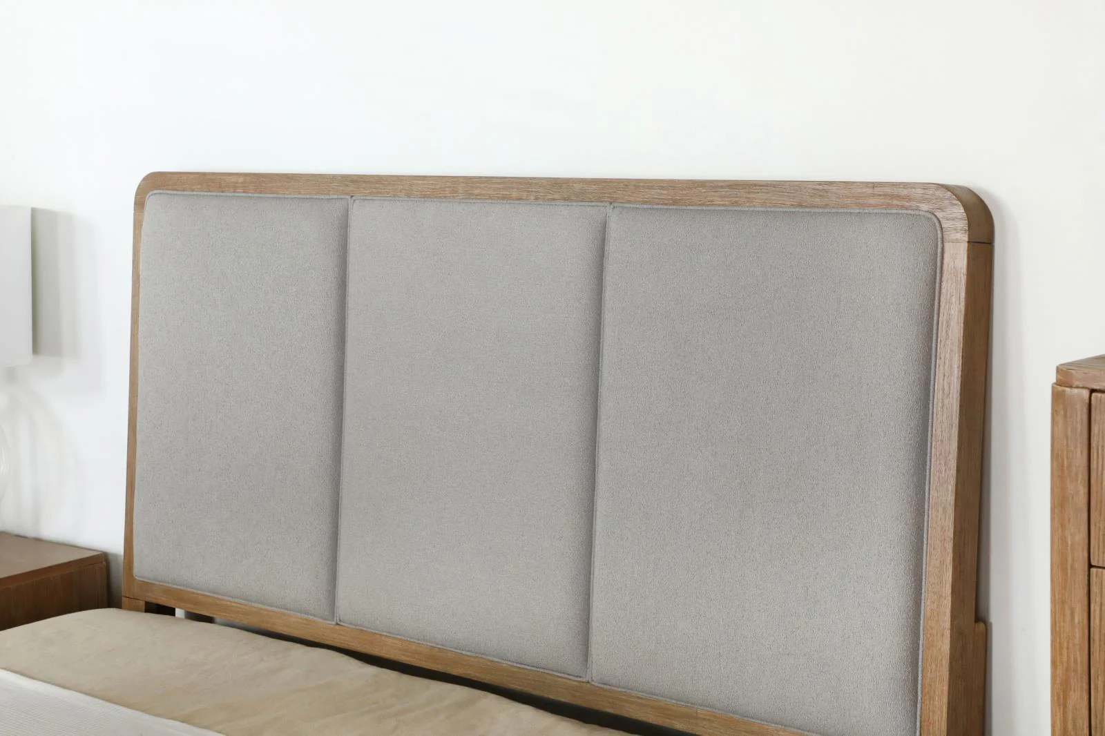 Arini Sand Wash/Gray Upholstered Eastern King Panel Bed - Image 10