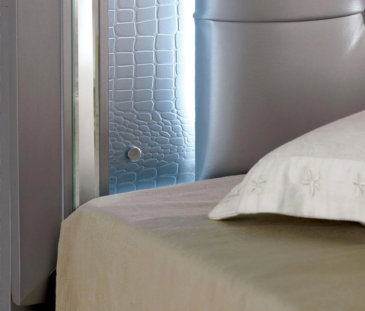 Bellanova Silver LED King Bed - Image 3