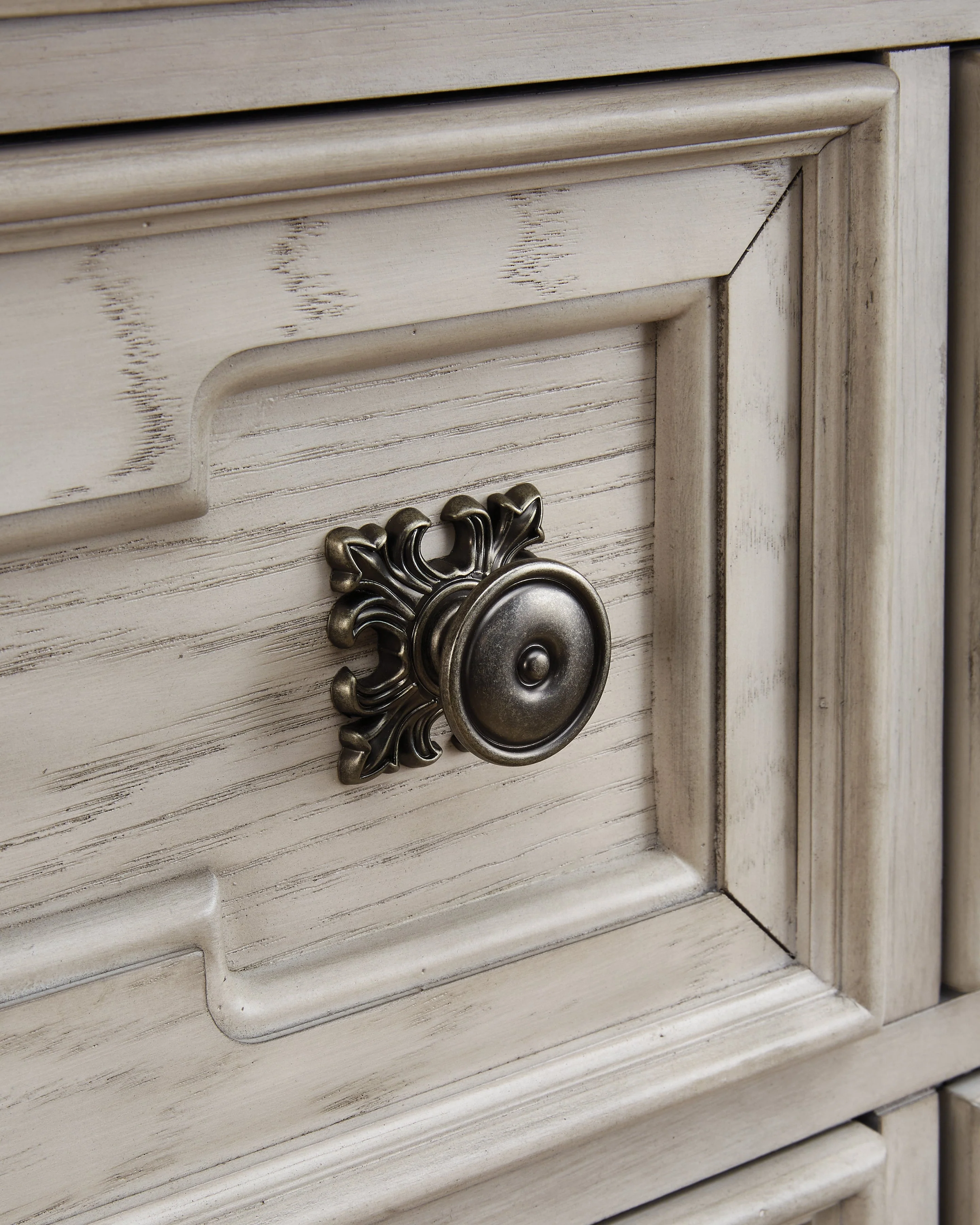 Bruchandi Antique White Chest of Drawers - Image 6