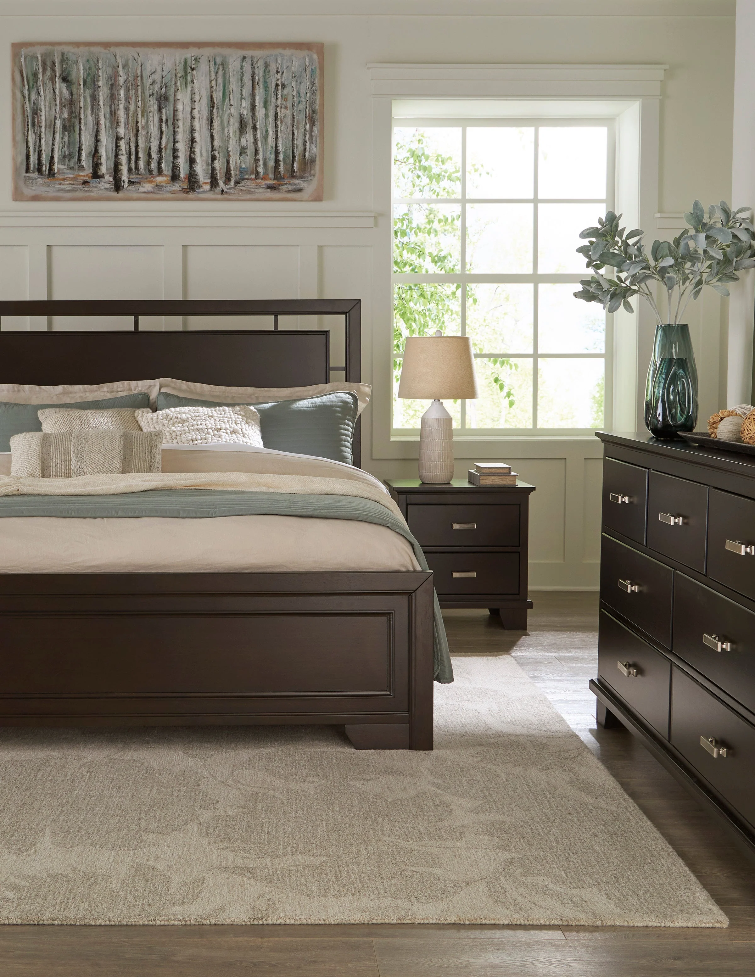 Covetown Dark Brown Panel Bedroom Set - Image 2
