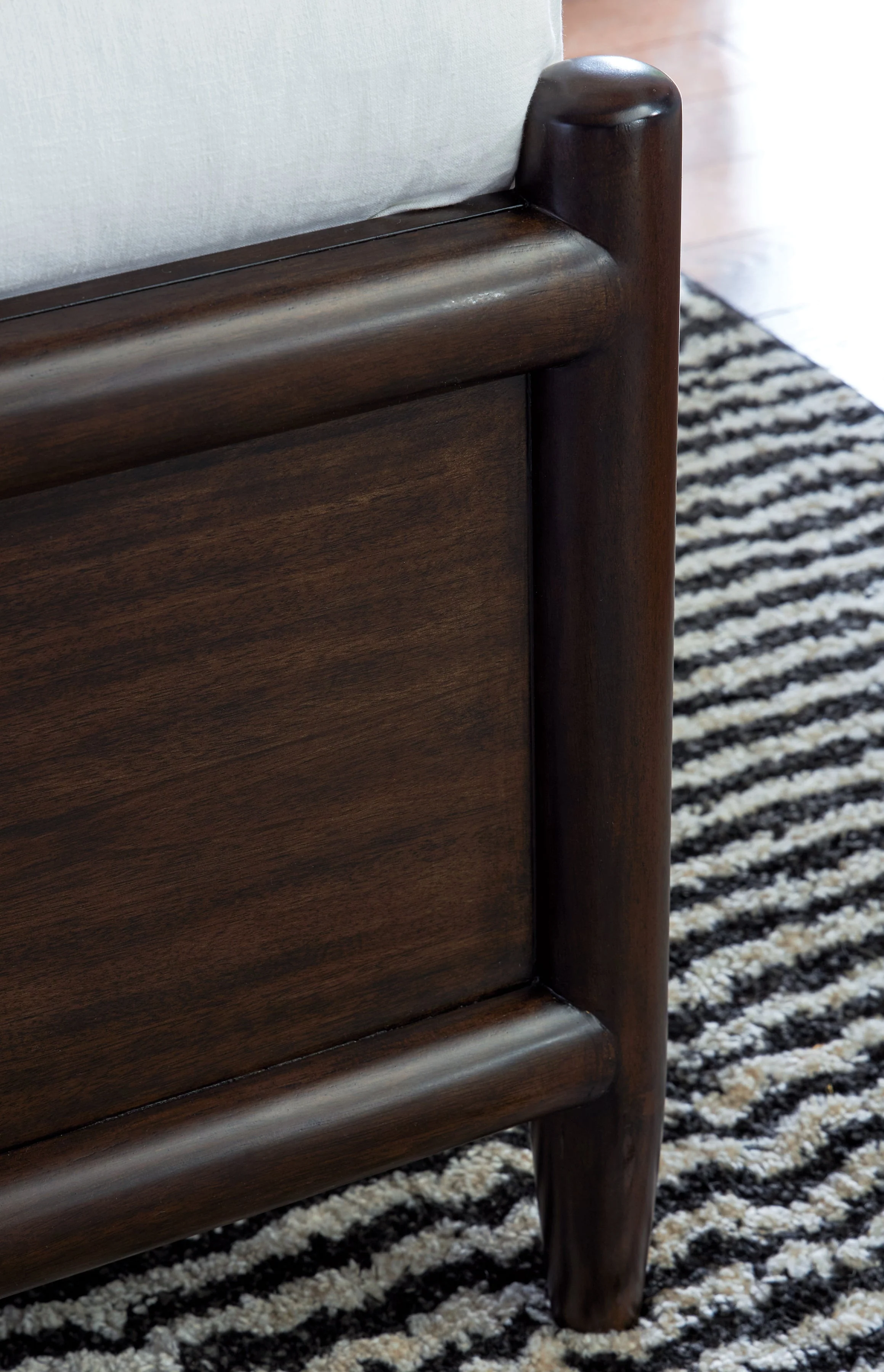Dantenton Merlot Queen Panel Bed - Image 7