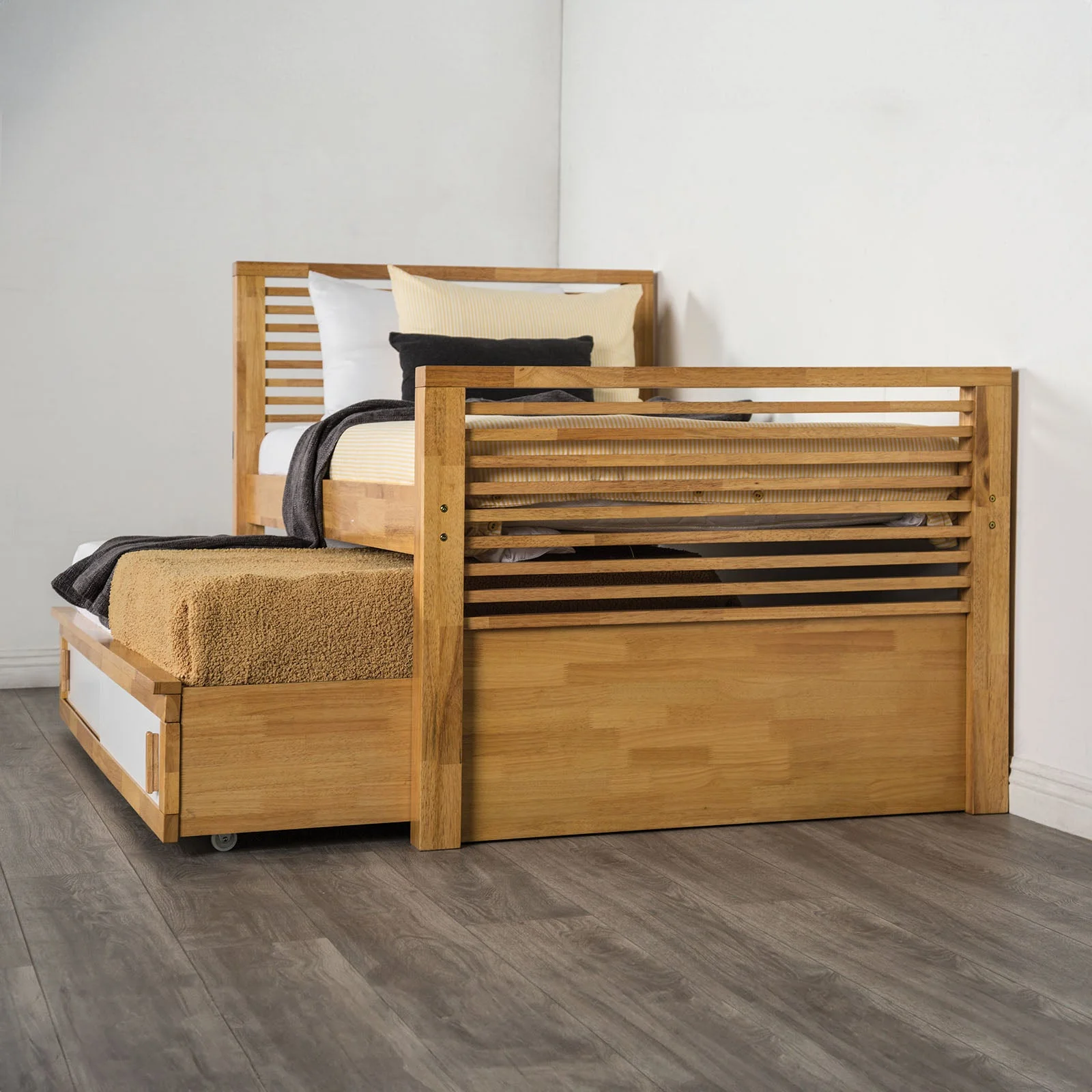 Dayville Light Oak Full Bed - Image 2