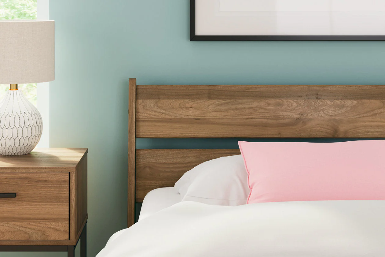 Deanlow Honey Youth Platform Bedroom Set - Image 2