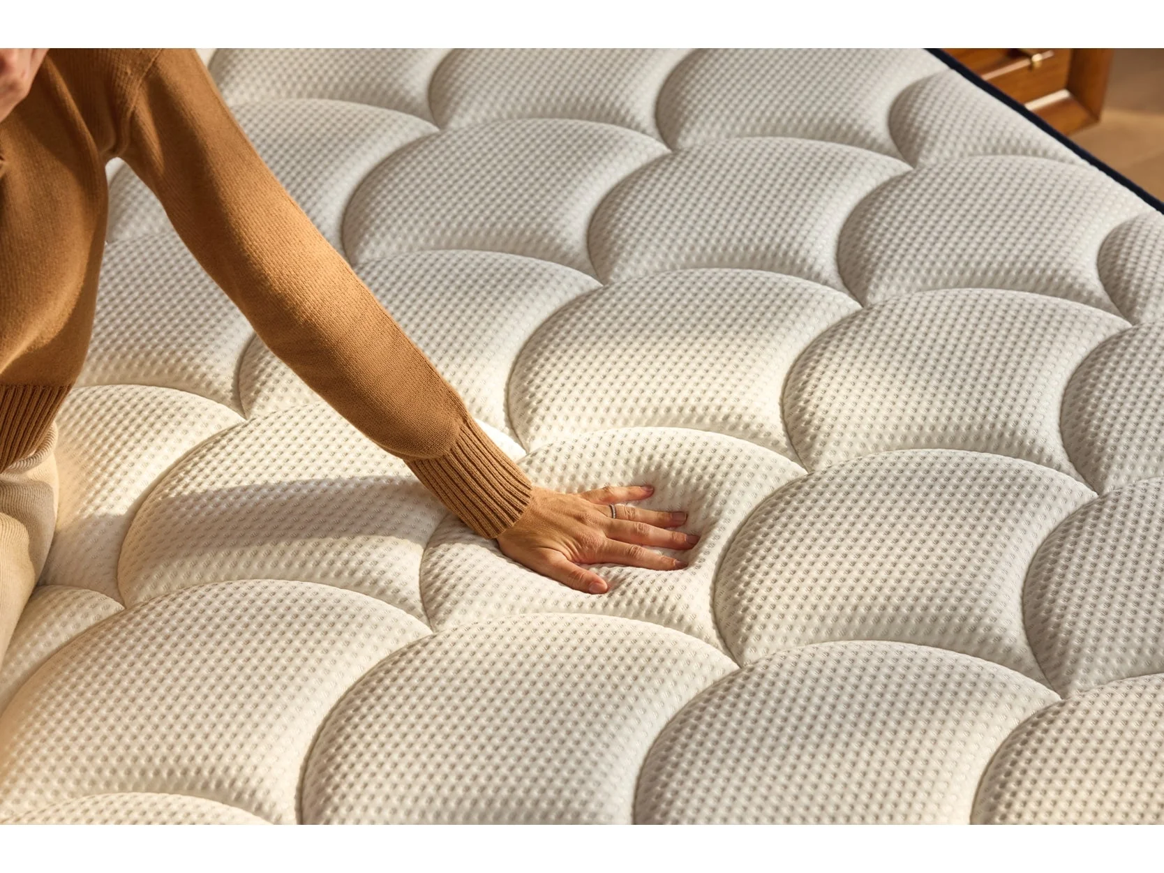 DreamCloud Classic Hybrid Firm White California King Mattress - Image 9