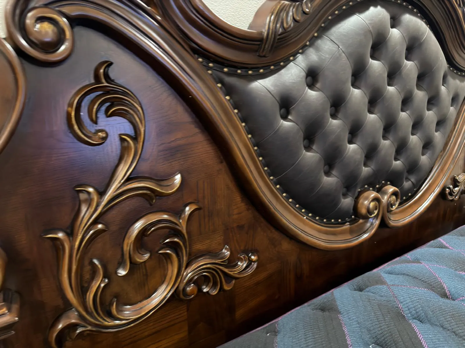 Esparanza Brown Cherry 5-Piece Queen Bedroom Set - Image 13