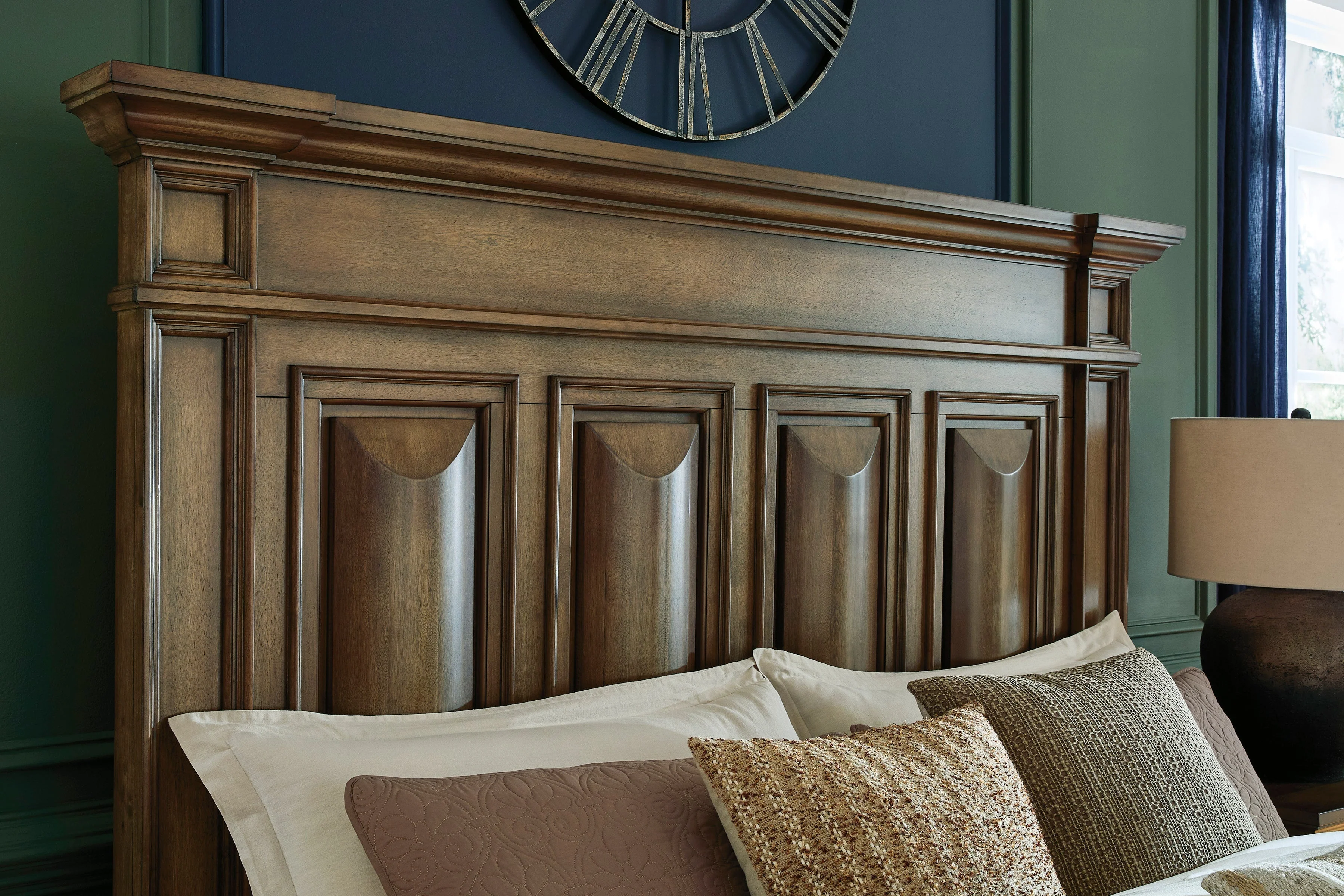Frantanna Brown Panel Bedroom Set - Image 6
