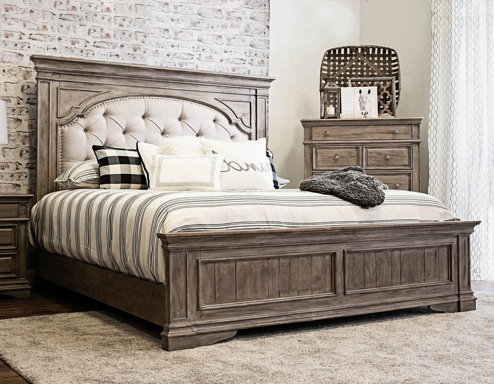 Highland Park-Tan 4-Piece King Bedroom Set - Image 2