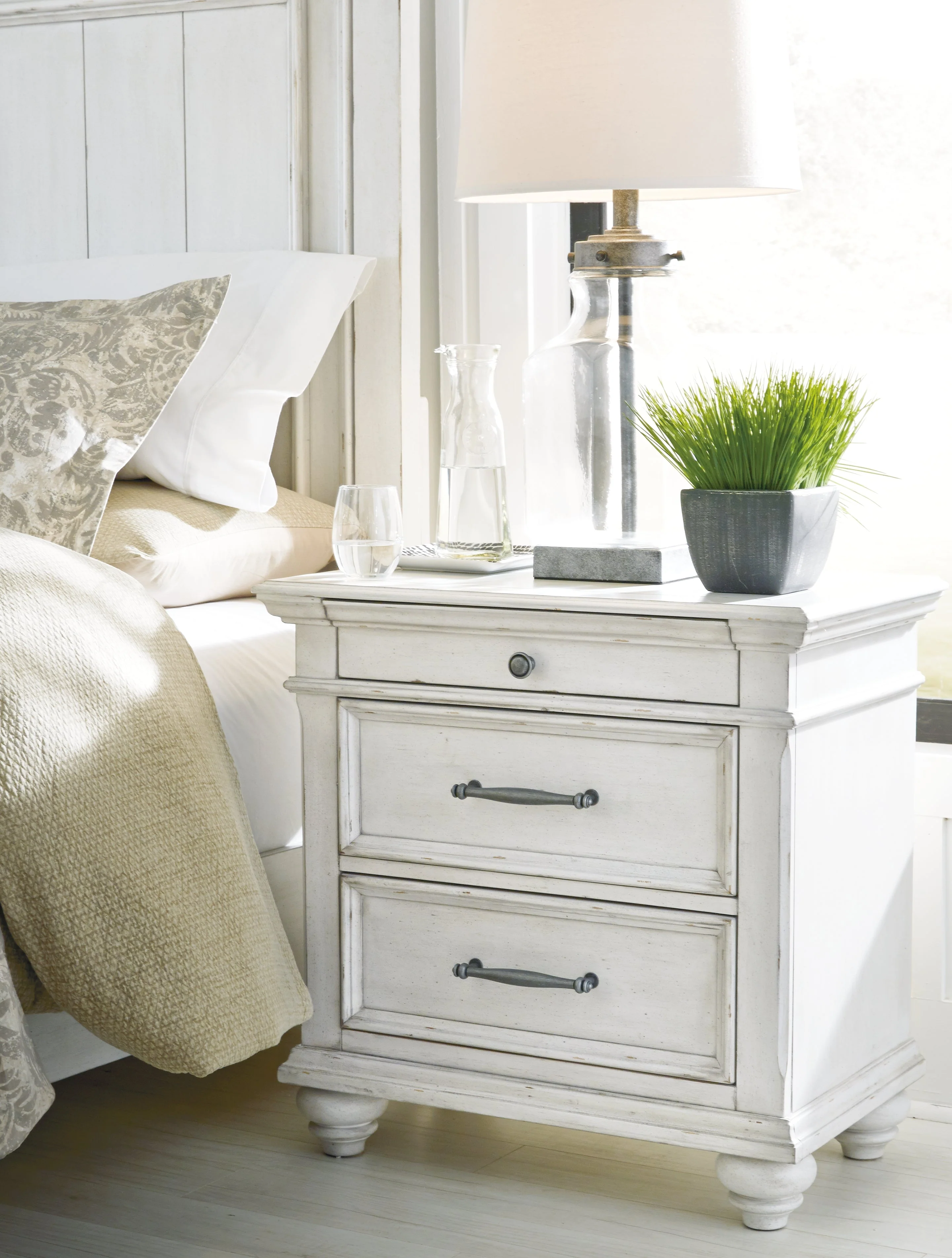 Kanwyn Whitewash Storage Panel Bedroom Set - Image 37