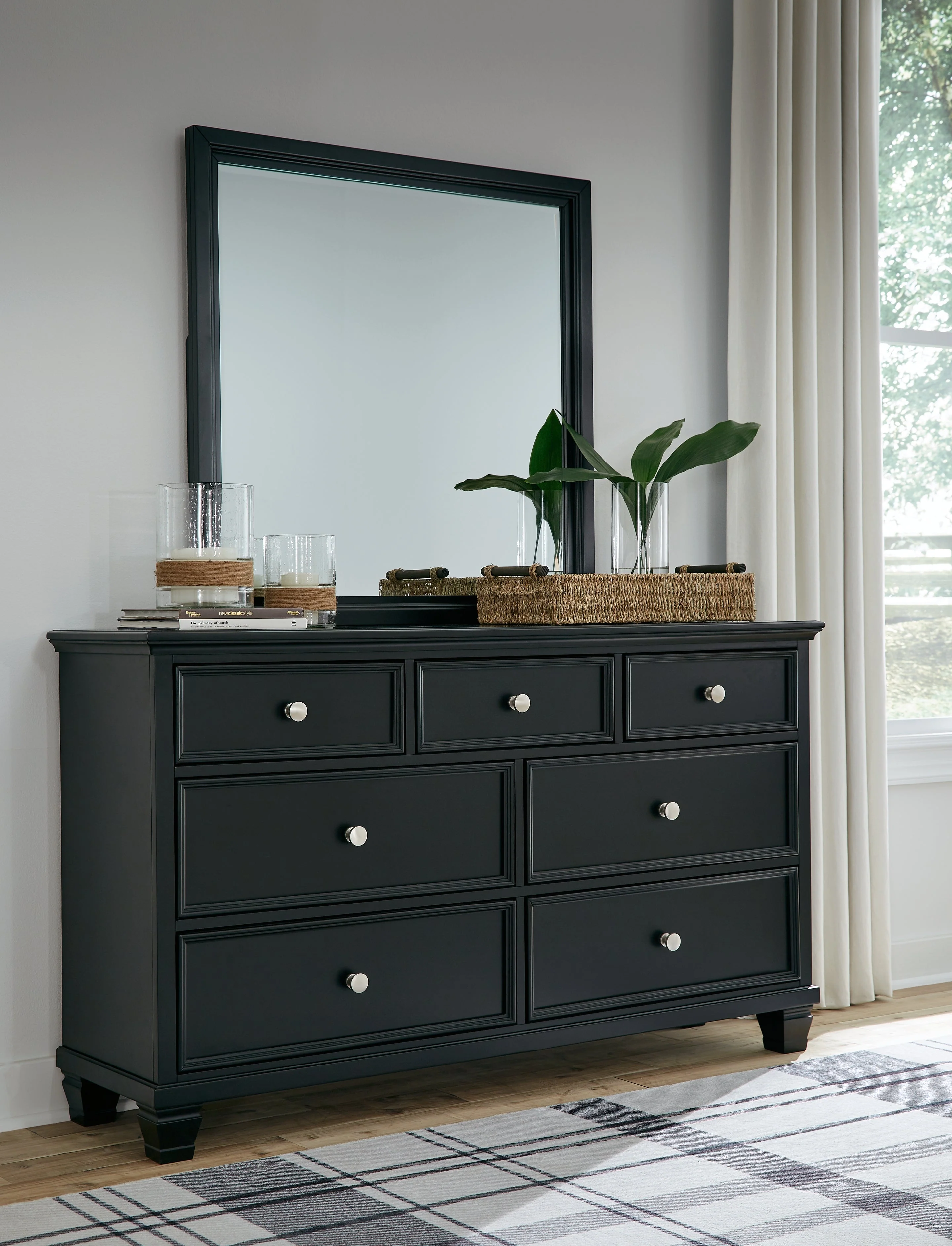 Lanolee Black Panel Bedroom Set - Image 34