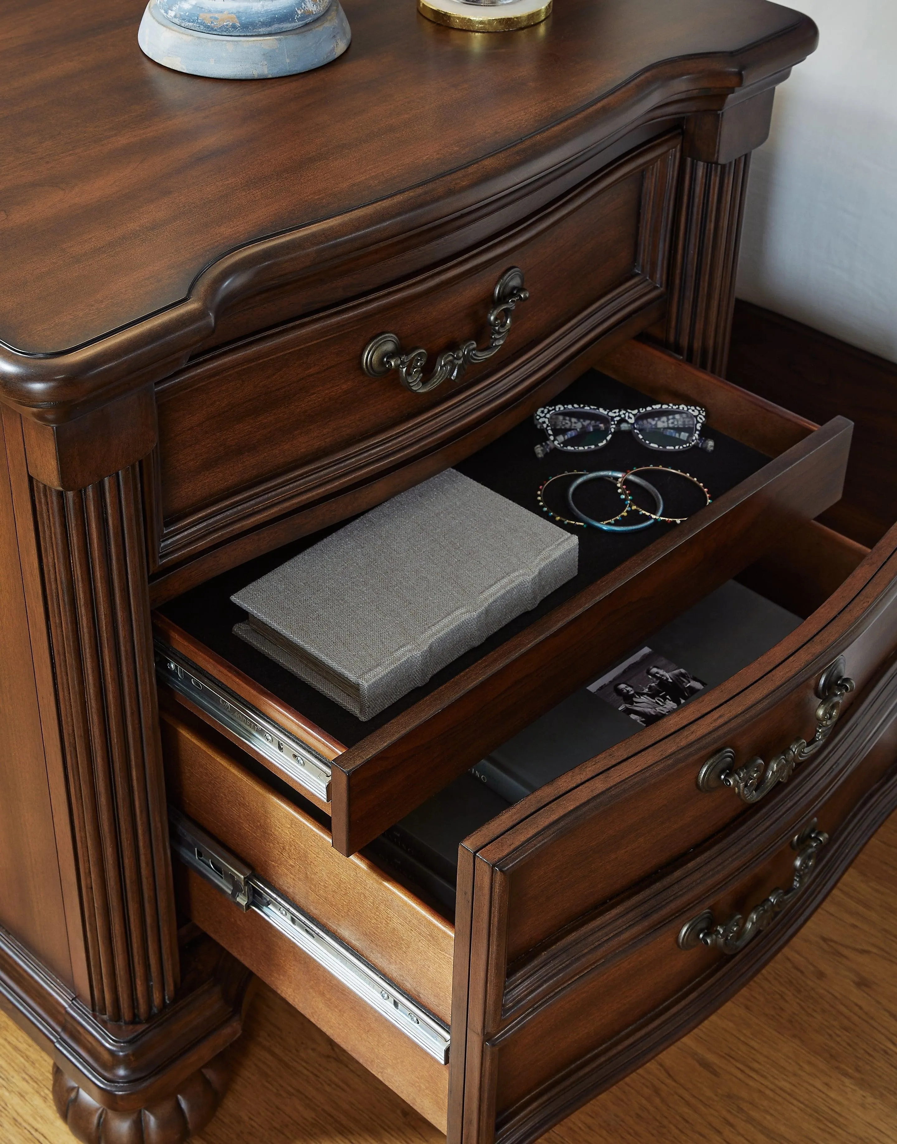 Lavinton Brown Nightstand - Image 6