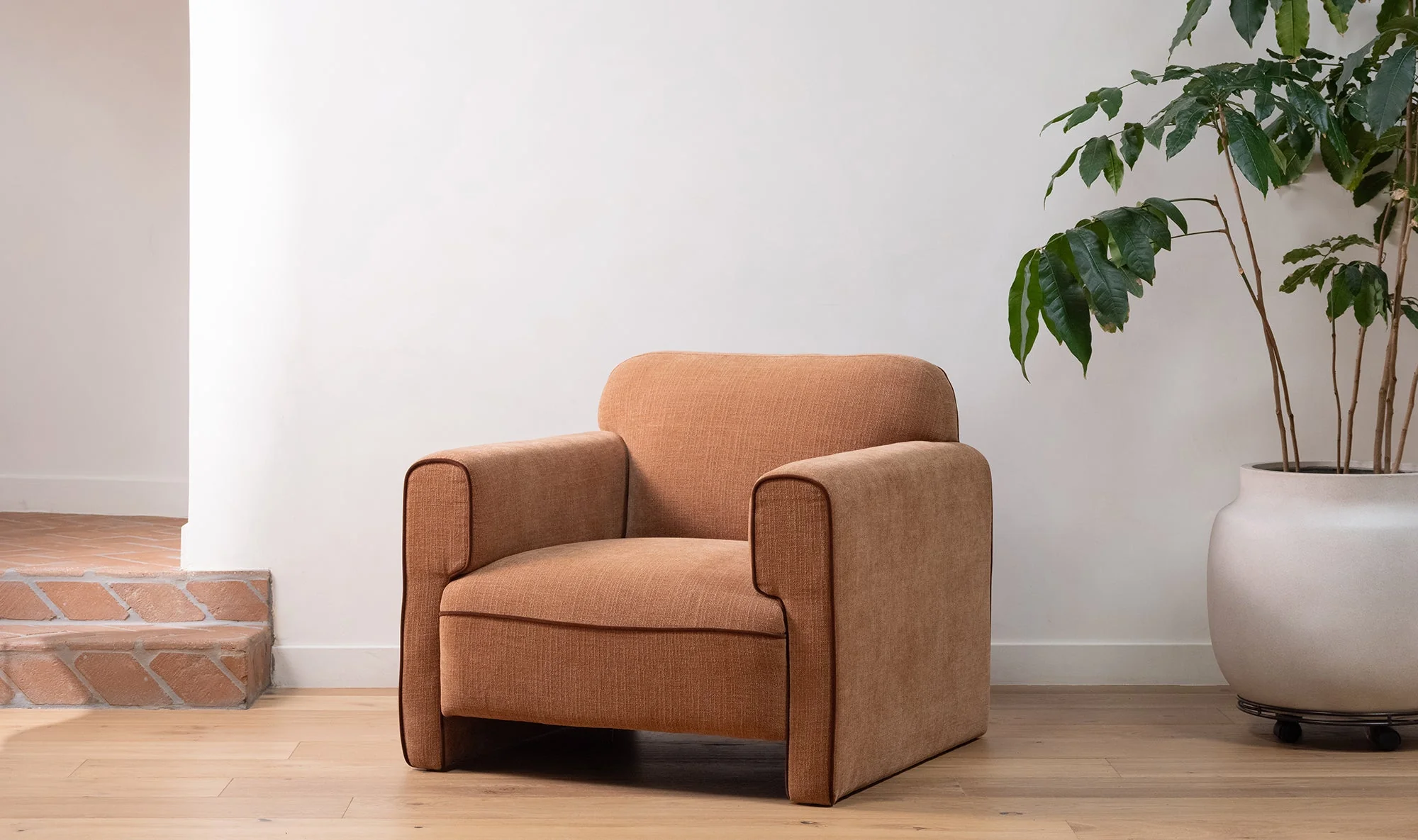 Leo Chair Light Brown - Image 3