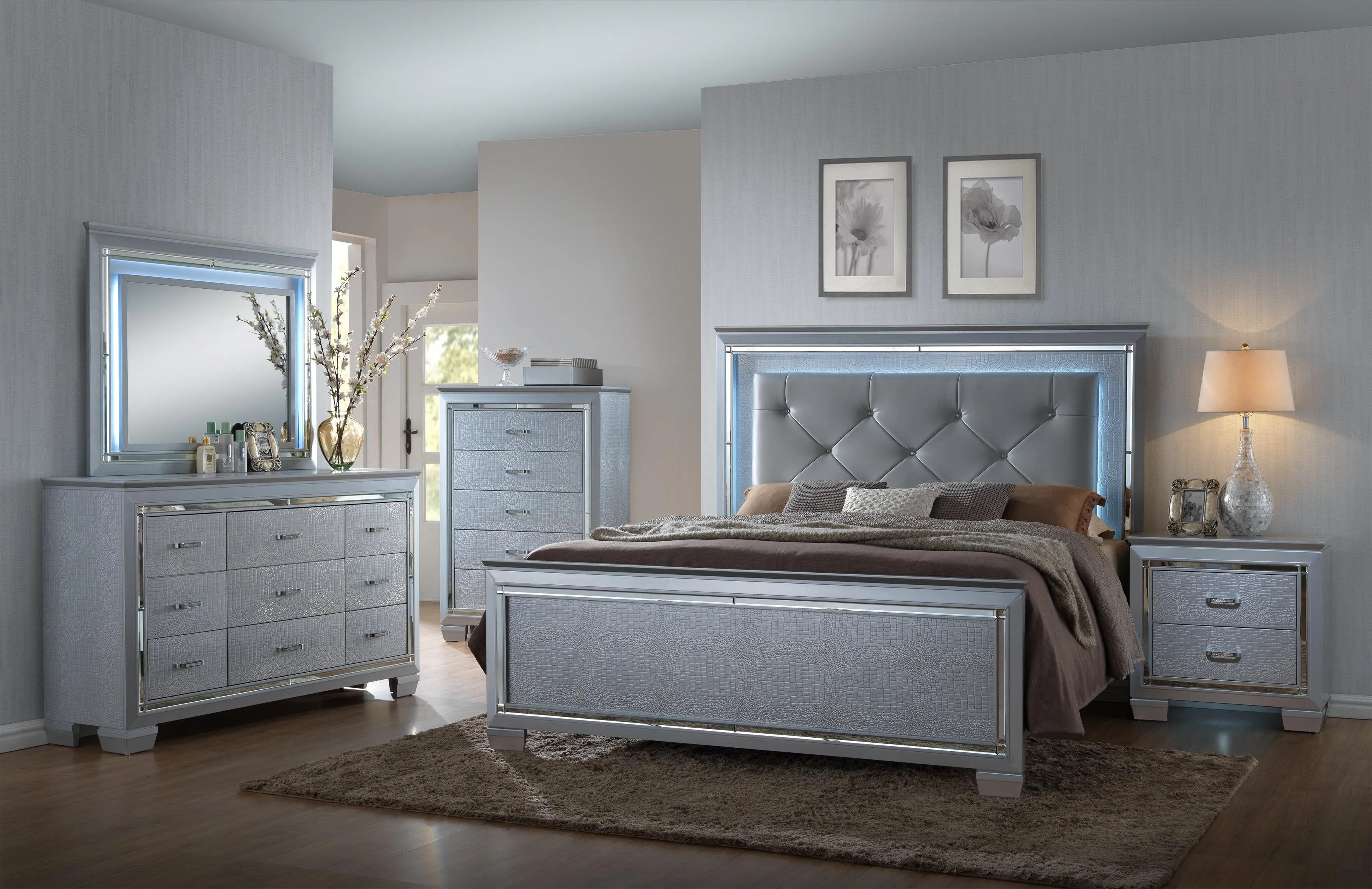 Lillian Silver Chest - Image 2