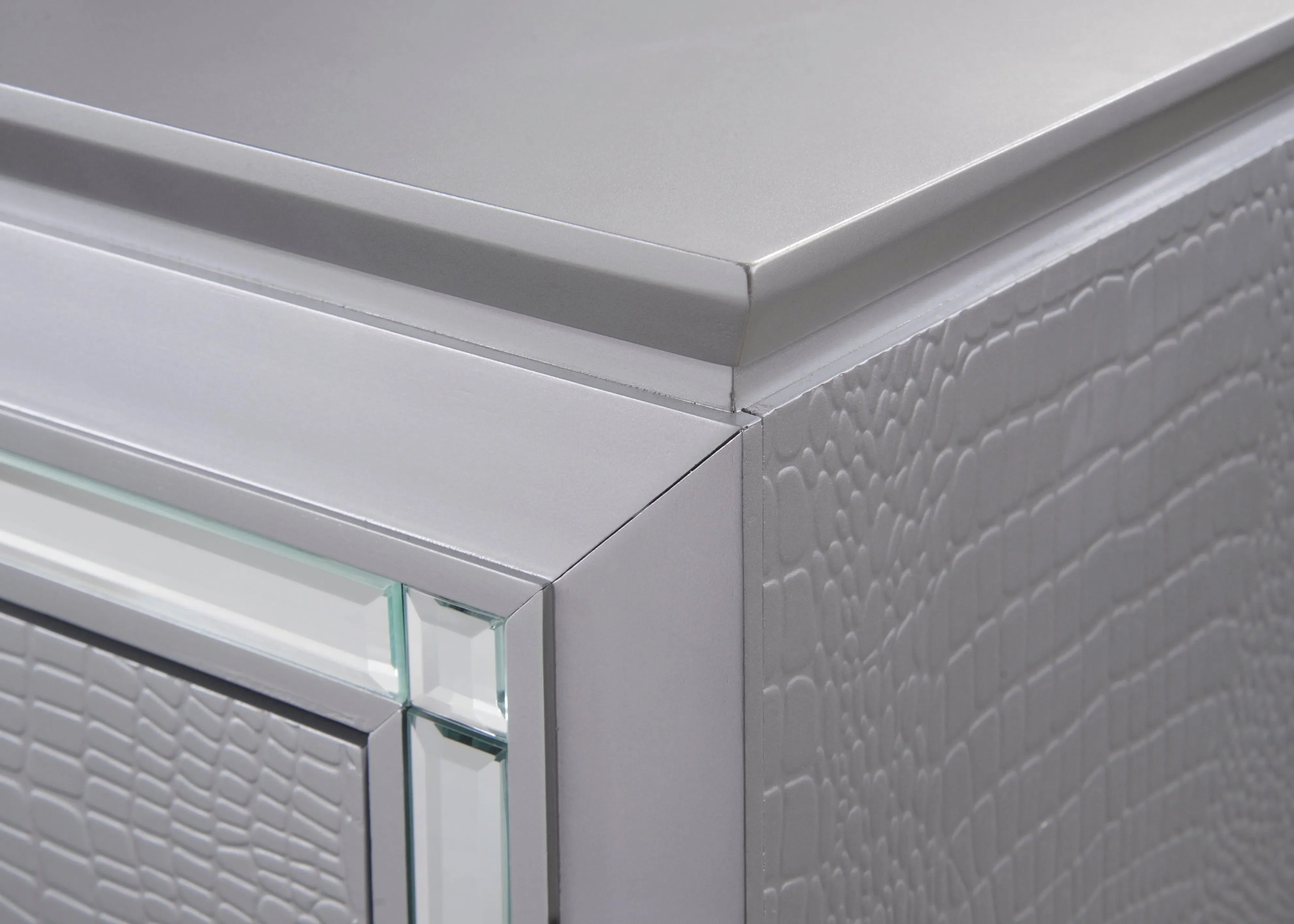 Lillian Silver Chest - Image 5