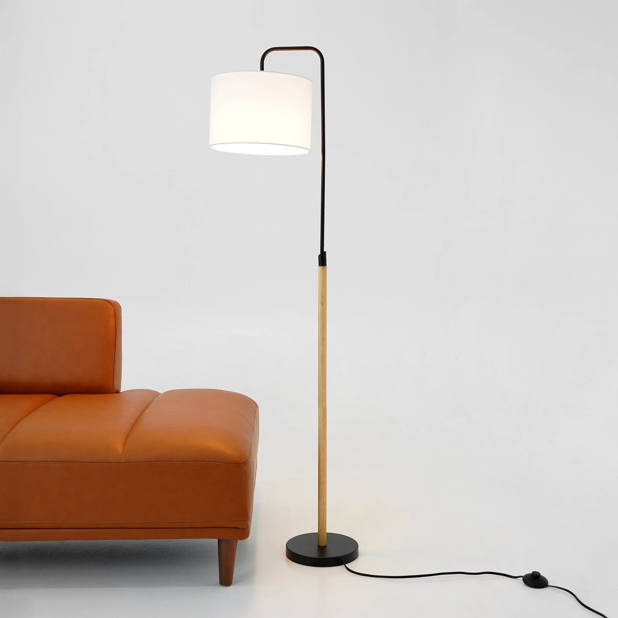 Lior Floor Lamp Wooden Pole - Image 2