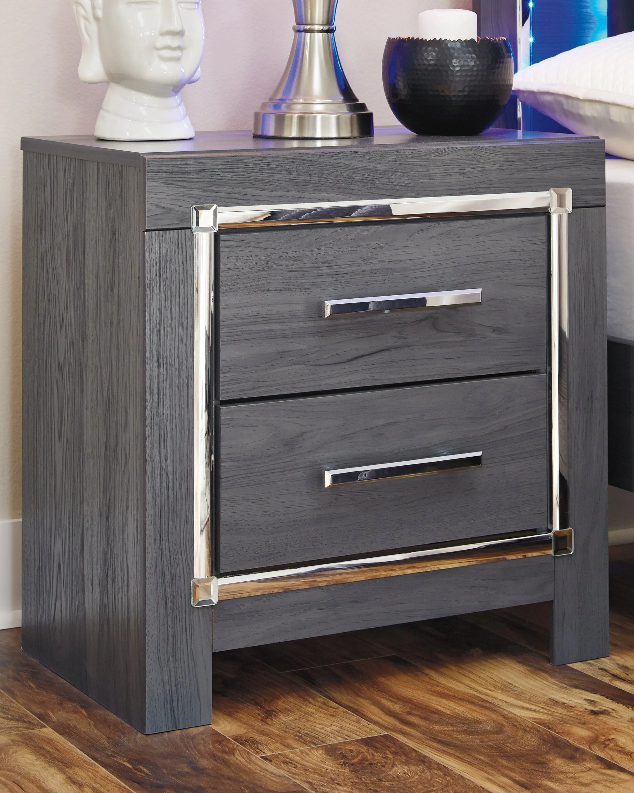 Lodanna Gray LED Upholstered Panel Bedroom Set - Image 28