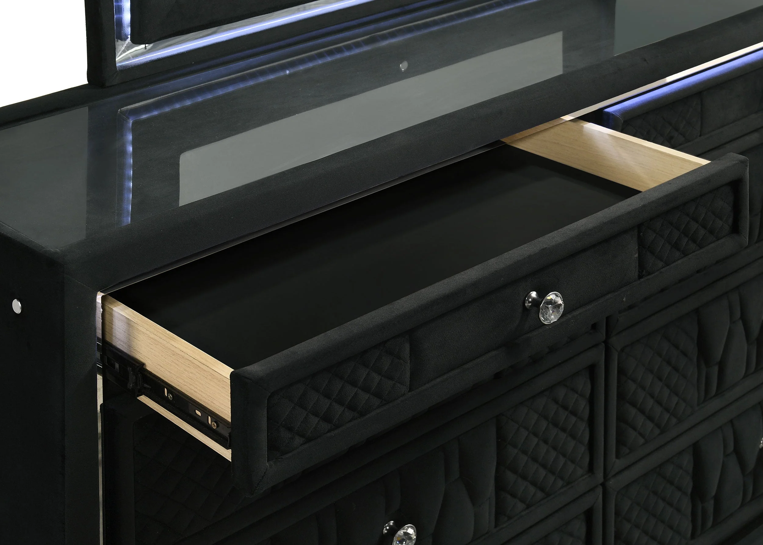 Lorient Black 8-drawer LED Dresser with Mirror - Image 11