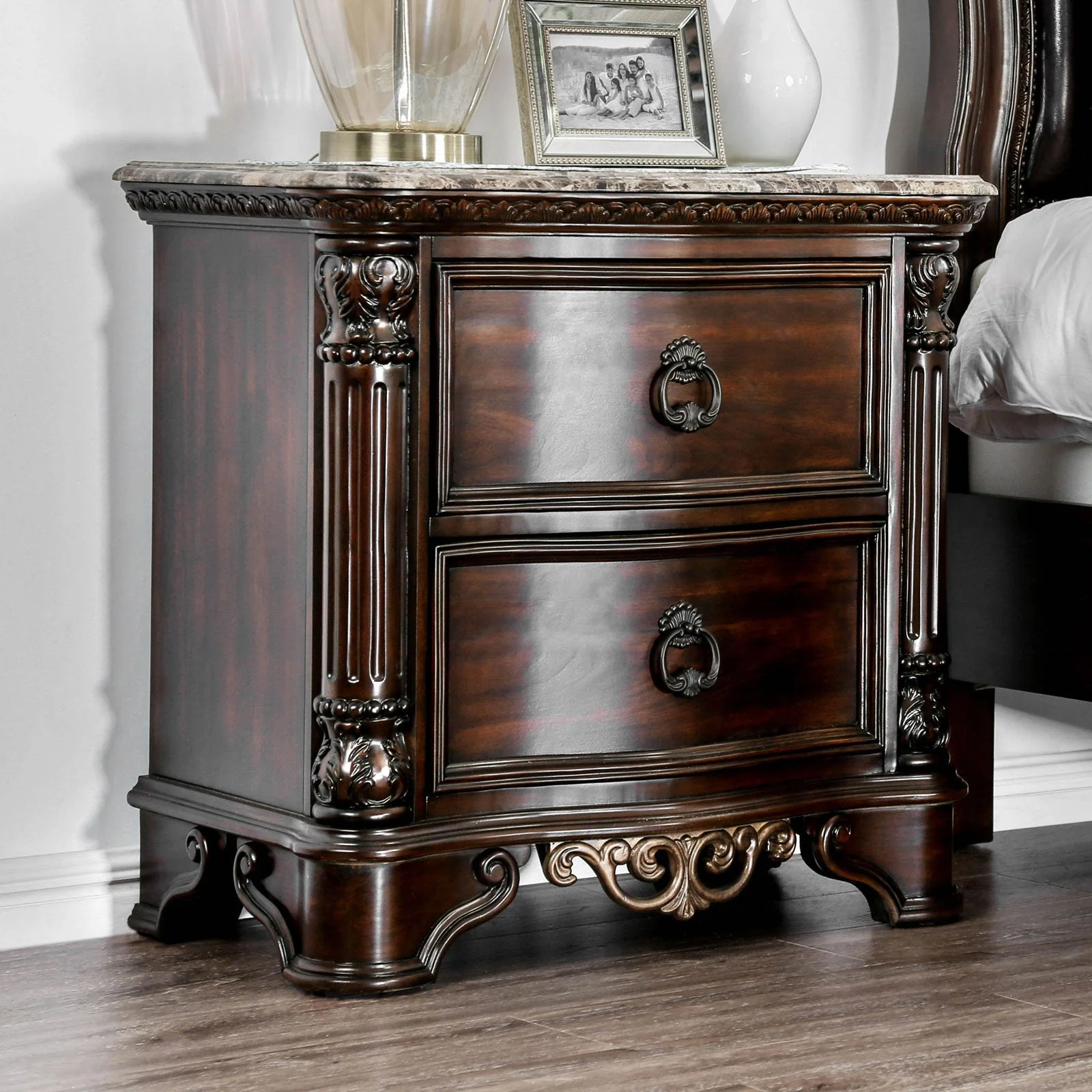 Menodora Brown Cherry 4-Piece Queen Bedroom Set - Image 7