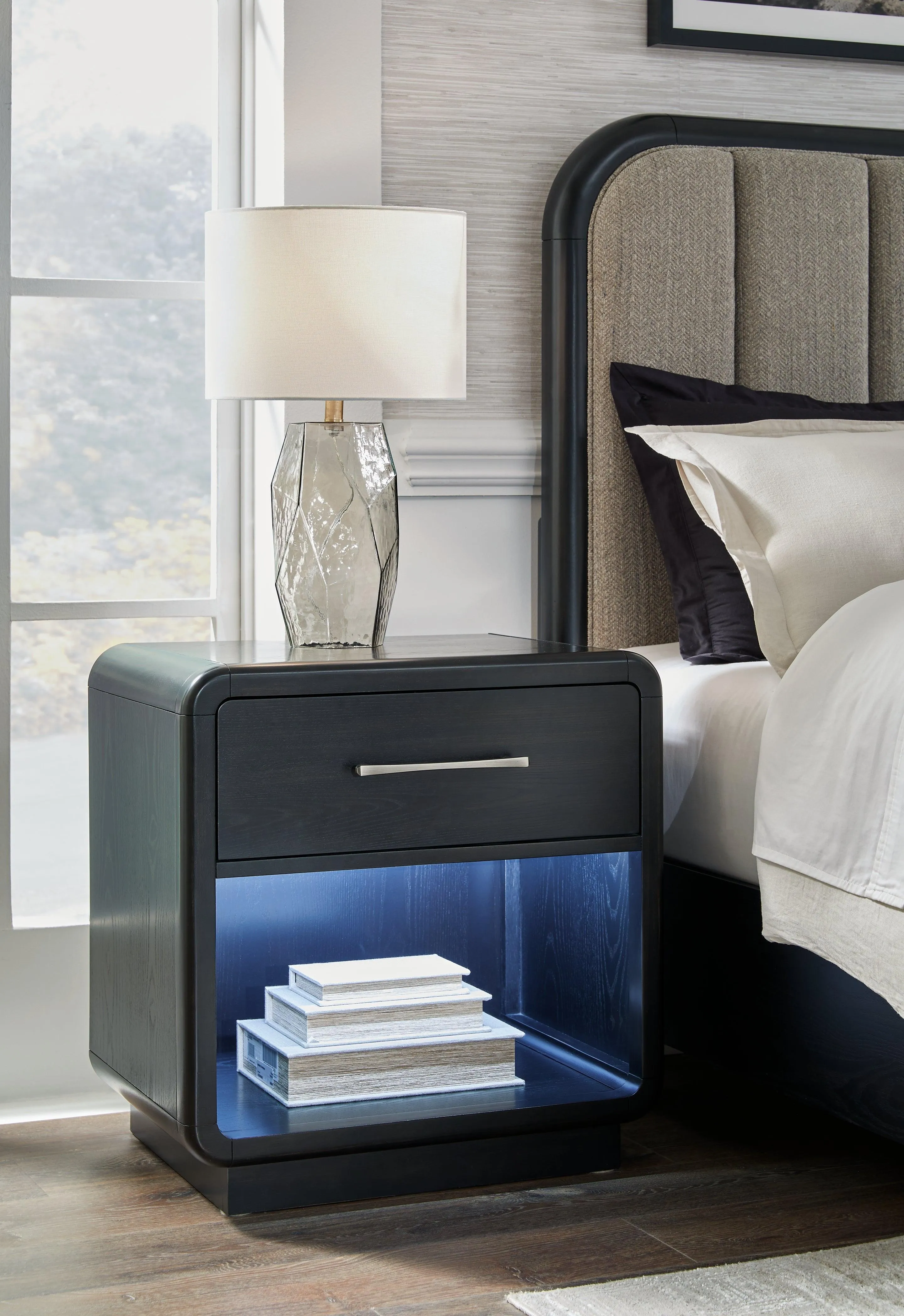 Rowanbeck Black Nightstand - Image 10