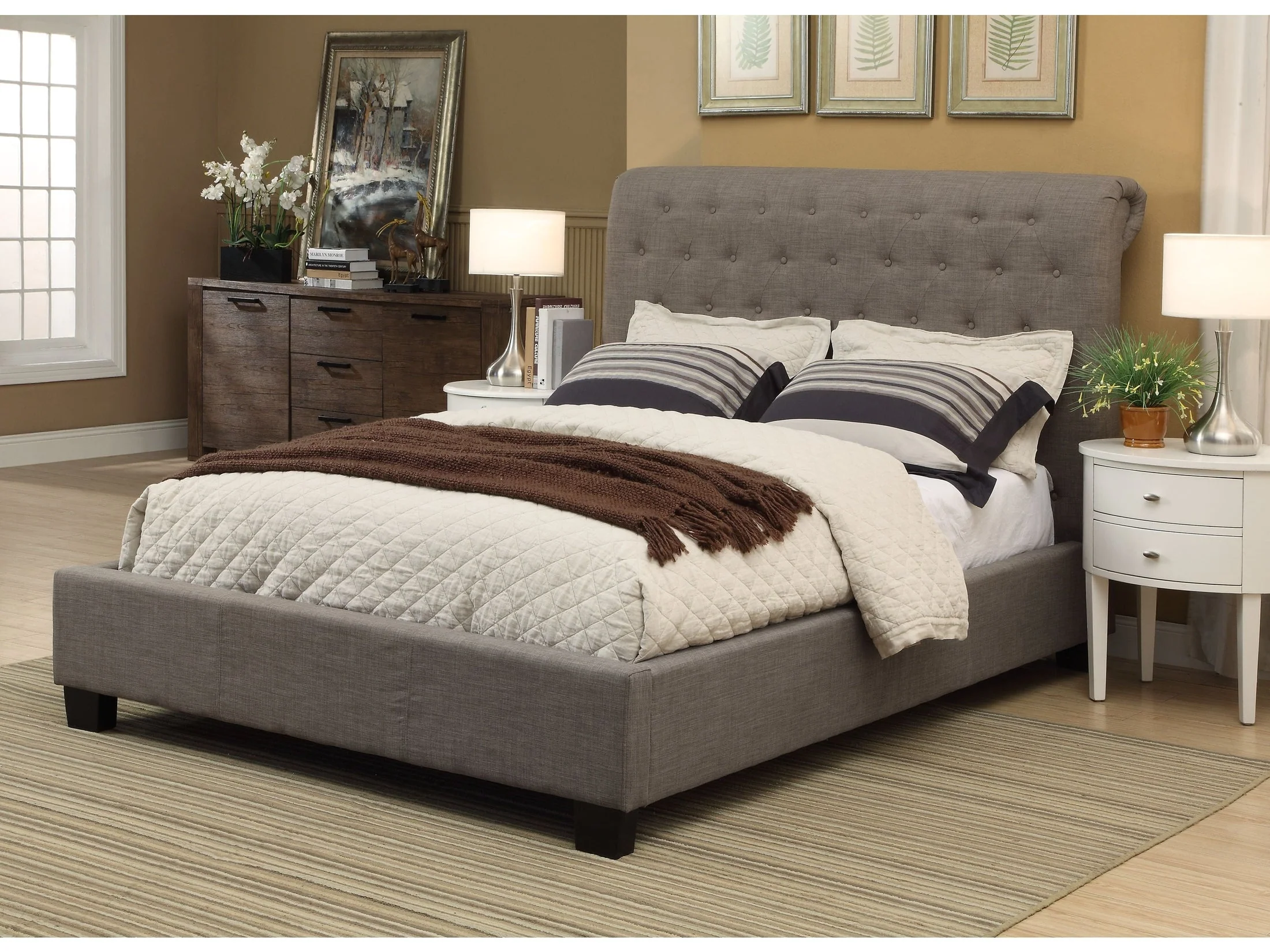 Royal Tufted Platform Bed in Dolphin Linen