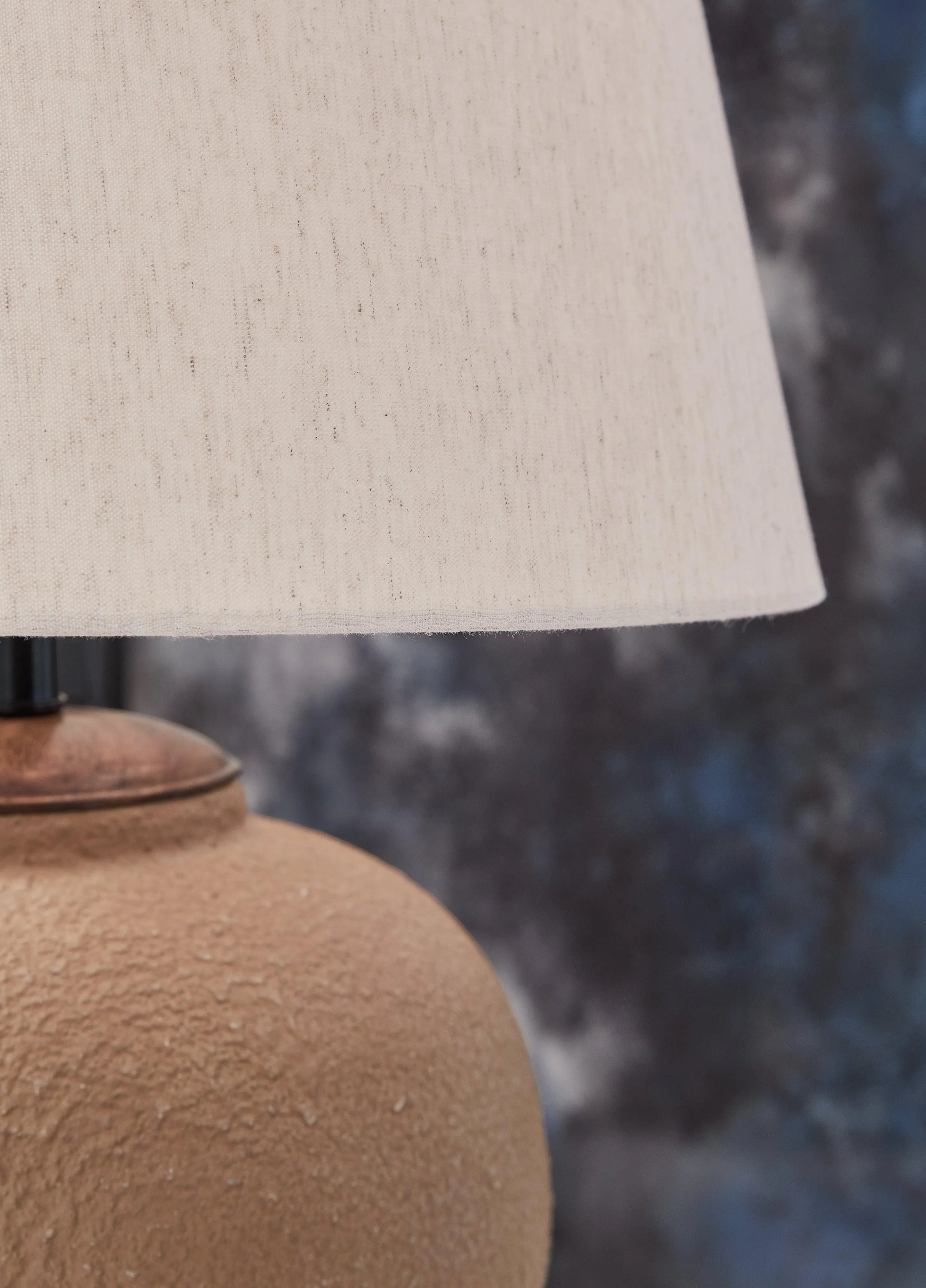 Scantor Rust Table Lamp - Image 2