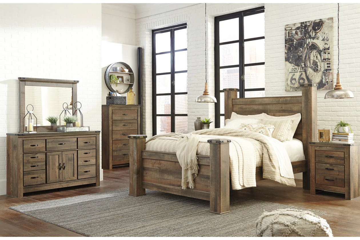 Trinell Brown Queen Poster Bed - Image 3
