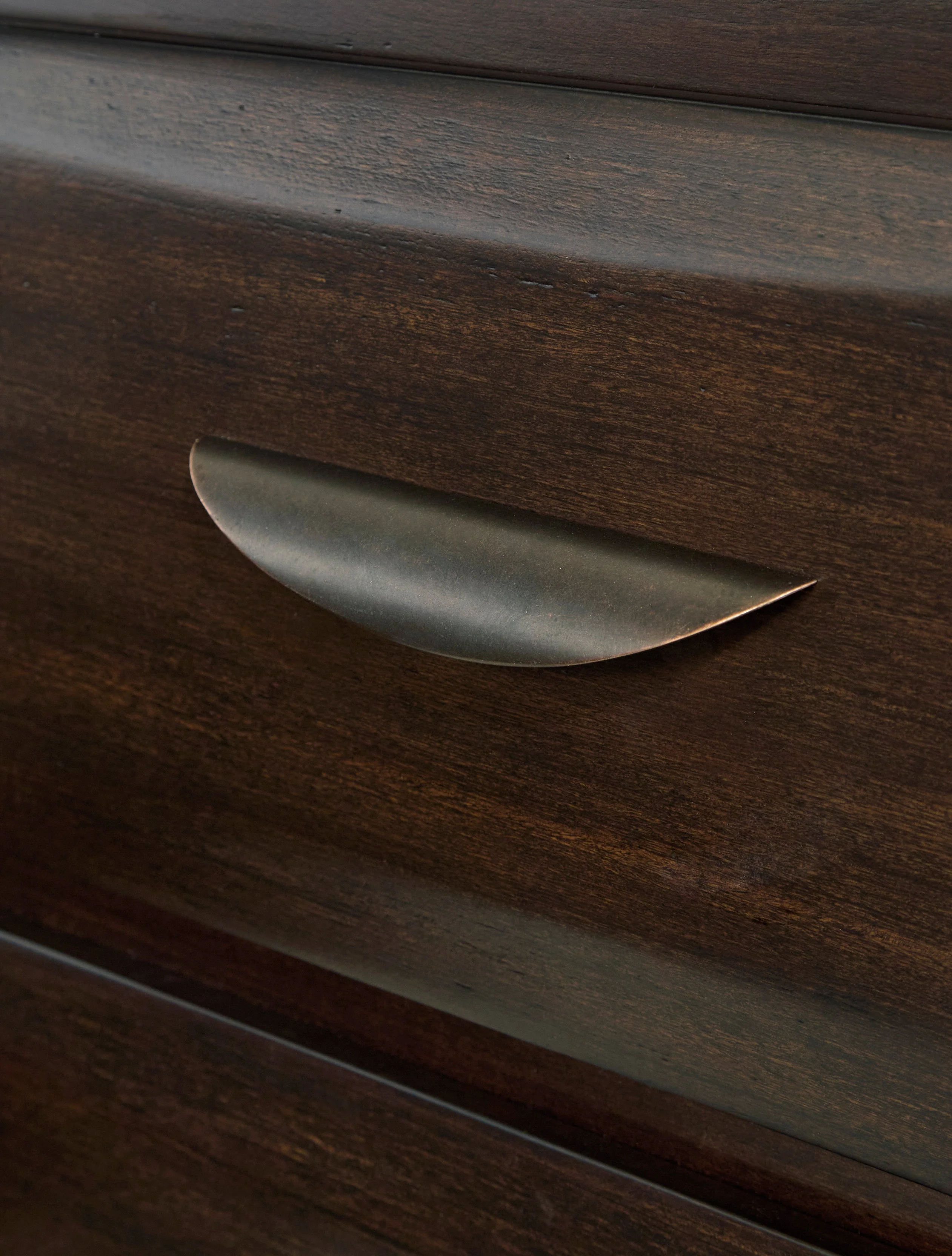 Vanmore Dark Brown Nightstand - Image 6