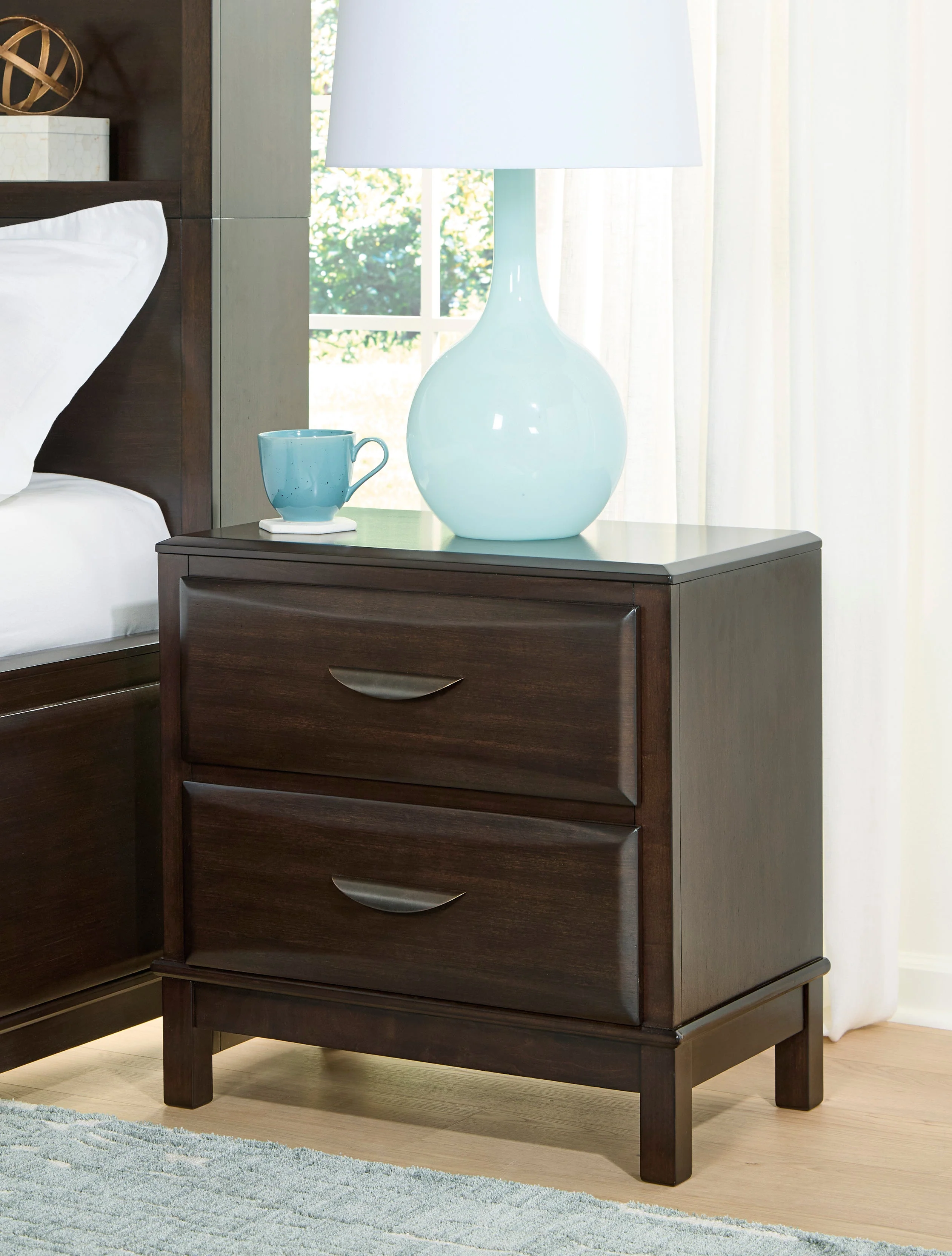 Vanmore Dark Brown Nightstand - Image 7