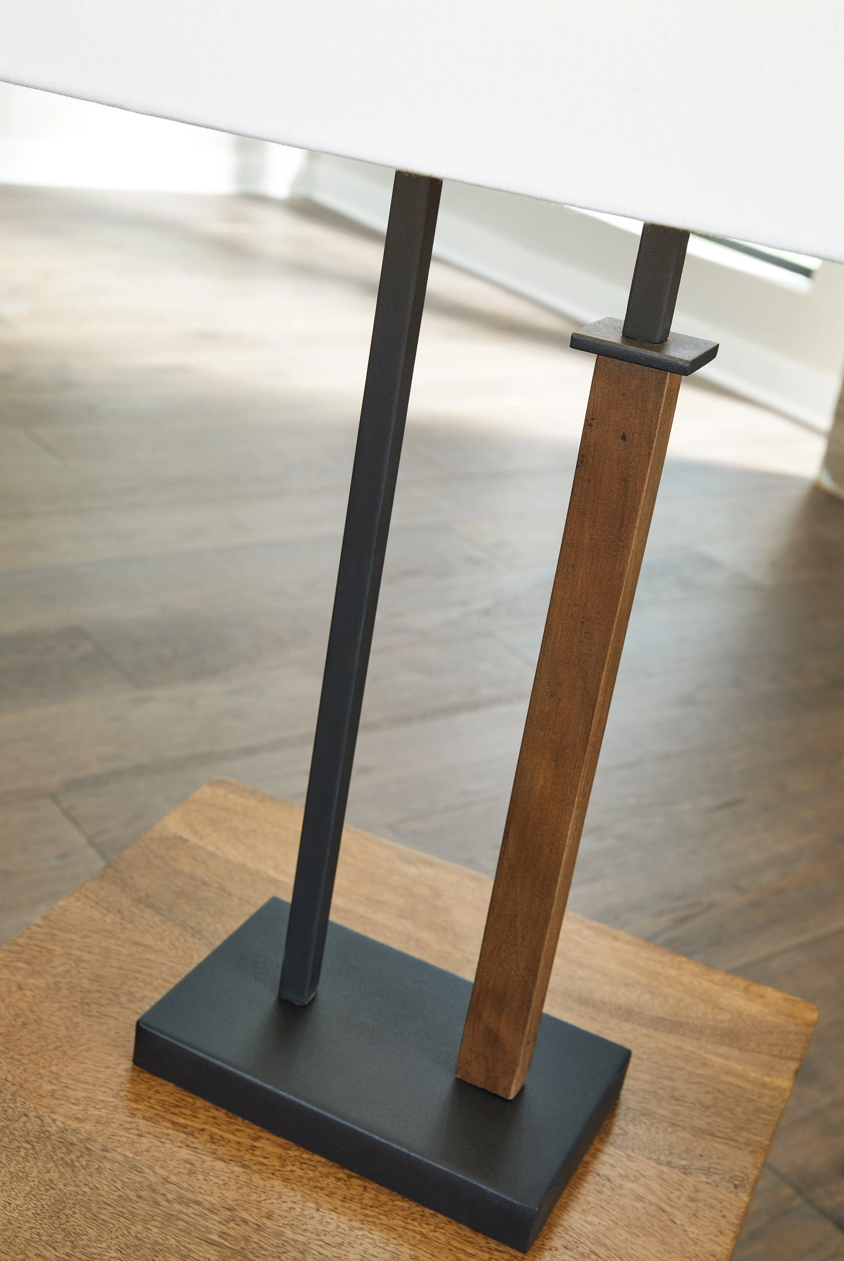 Voslen Black/Brown Table Lamp - Image 3