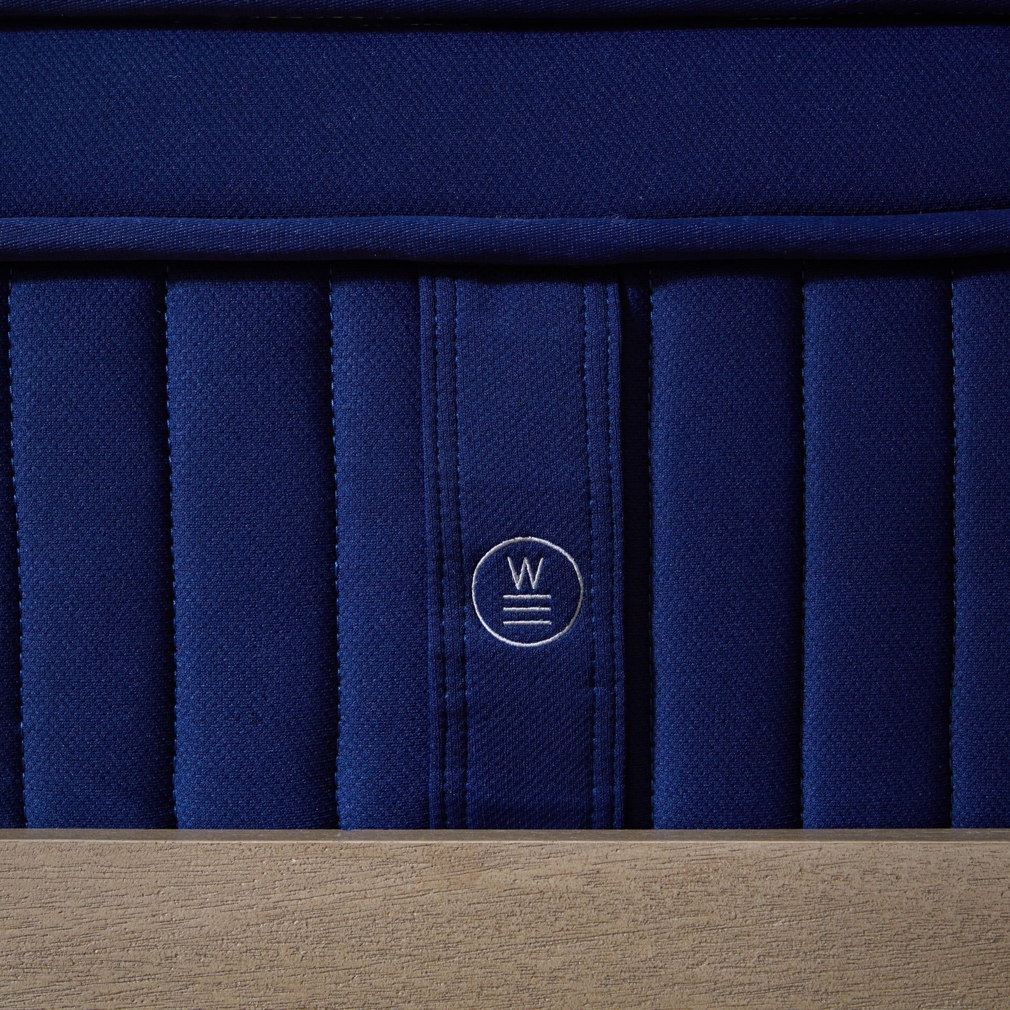 Weekender Blue/White King 11" Euro Top Hybrid Mattress - Image 6