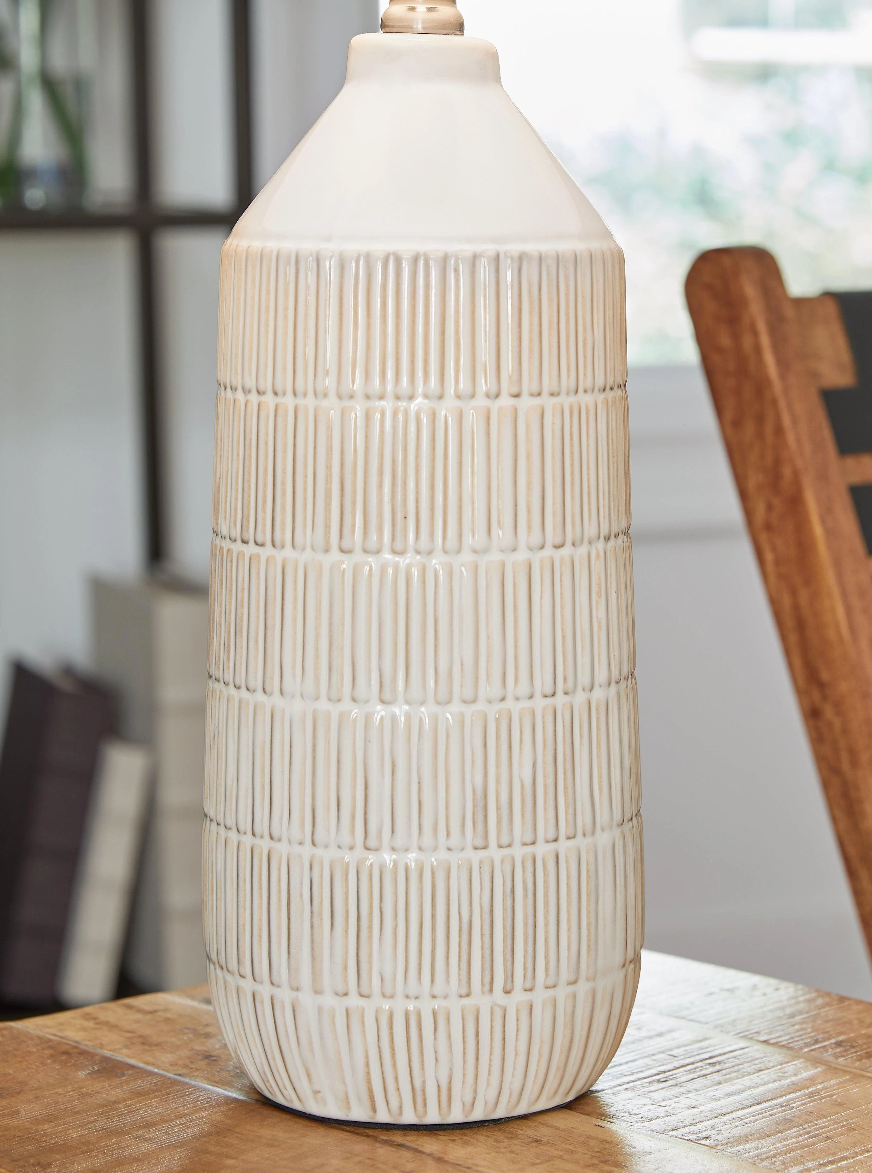 Willport Off White Table Lamp - Image 3